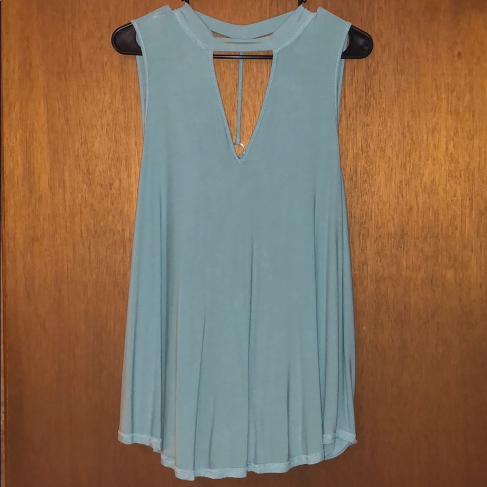 Keyhole Top